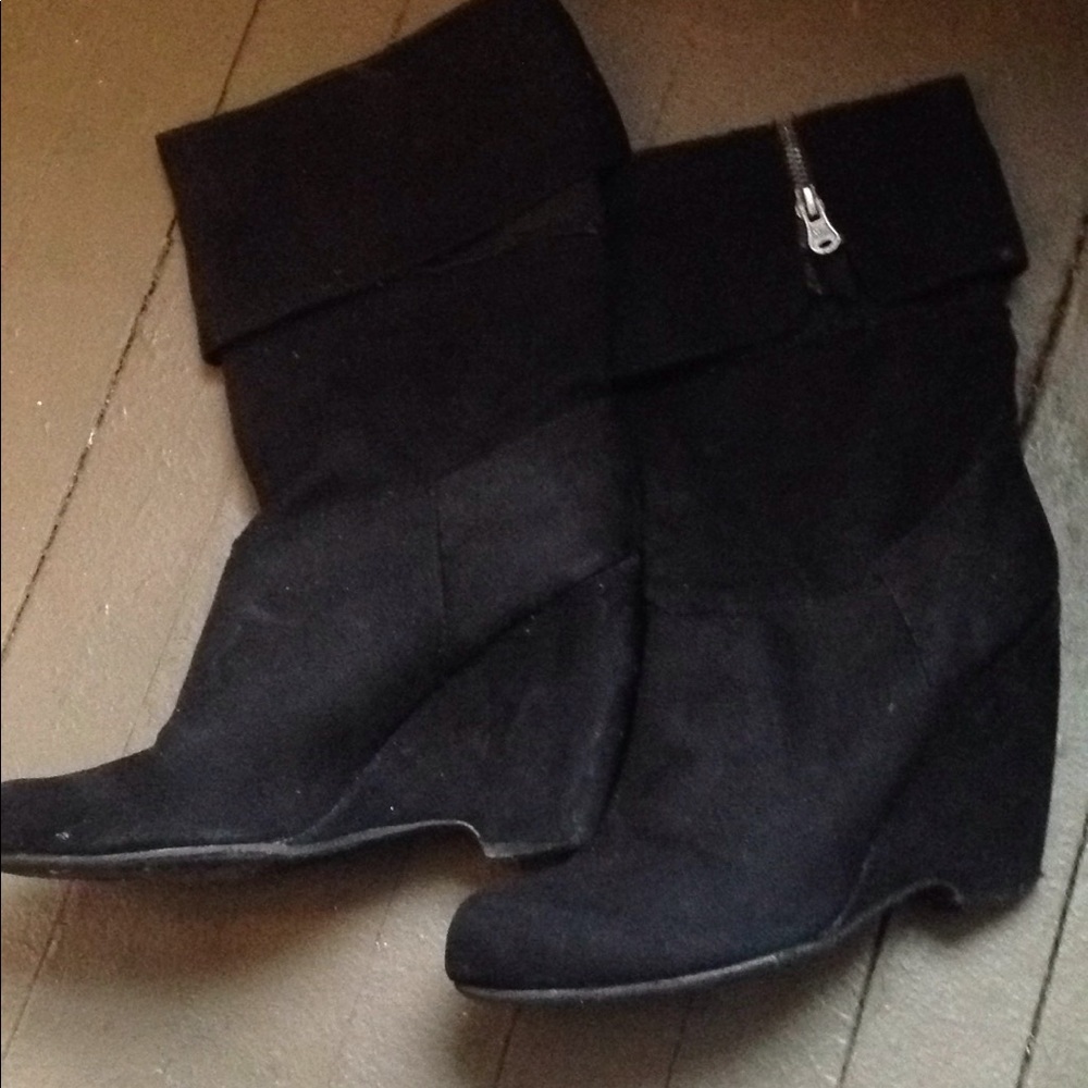 BLACK HEELS